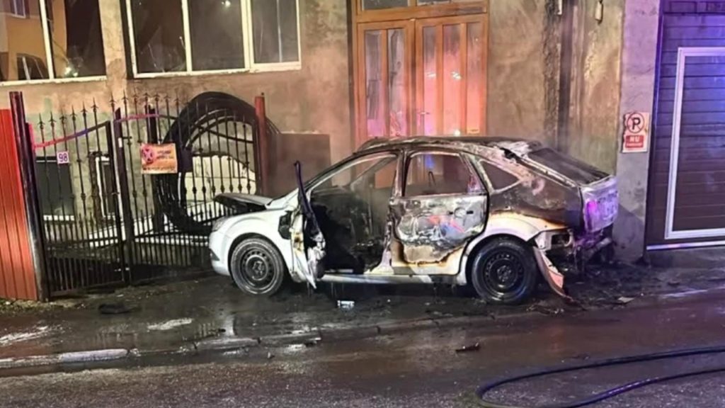Caz socant in Cluj Napoca barbatul si a dat foc in masina dupa o cearta cu sotia A ajuns intubat la spital cu arsuri grave Reactia femeii