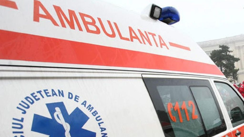 Barbat in stop cardiac salvat dupa ce un tractor l a strivit