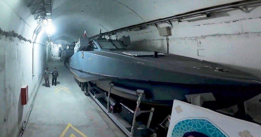 Garzile Revolutionare din Iran prezinta imagini cu baza navala secreta