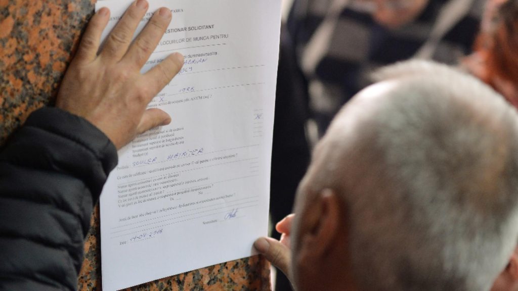 Incep concedierile bugetarilor Primele reorganizari