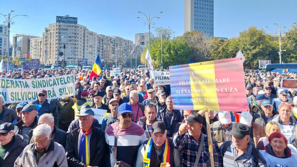 Proteste masive anuntate pe 24 ianuarie feroviarii si rezervistii militari se aduna in Piata Victoriei