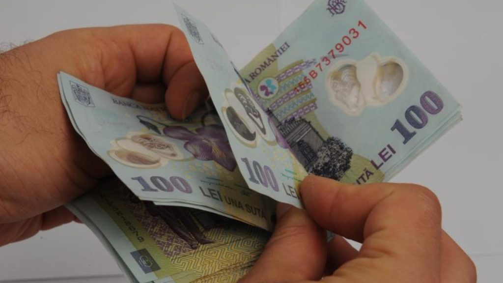 Salariul minim brut urca la 4050 lei de astazi