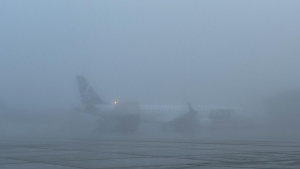 Traficul aerian perturbat de ceata zbor deviat spre Bulgaria