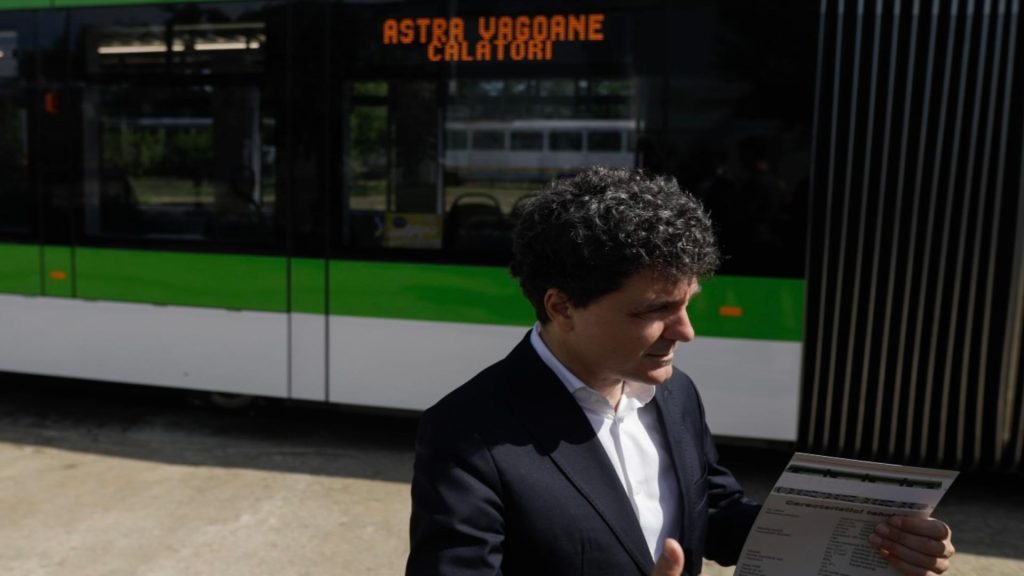 Riscul unui faliment iminent STB garanteaza autobuzele pentru datorii la ANAF Dupa ce a blocat compania Nicusor Dan primarul fara realizari vizeaza Cotroceni
