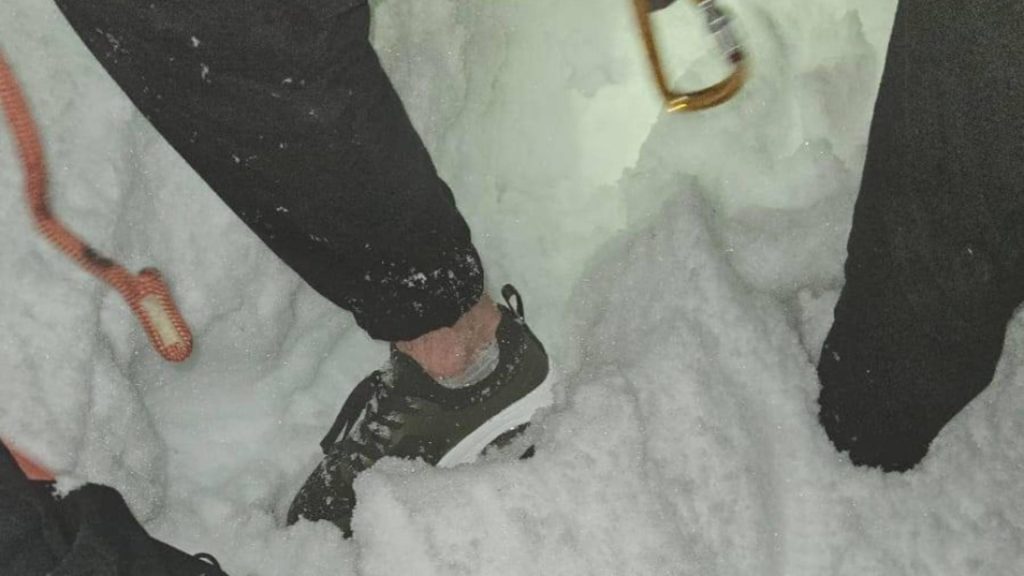Turist de 26 de ani salvat de pe Jepii Mici Salvamont Luptam cu inconstienta umana