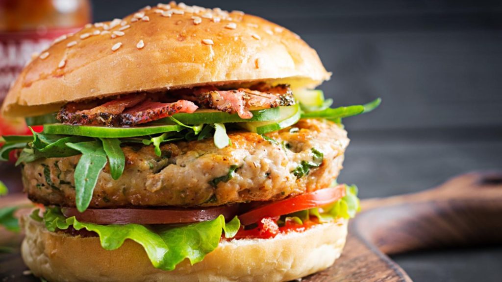 Escrocheria cu hamburger provoaca tot mai multe pagube Cum sunt inselati utilizatorii