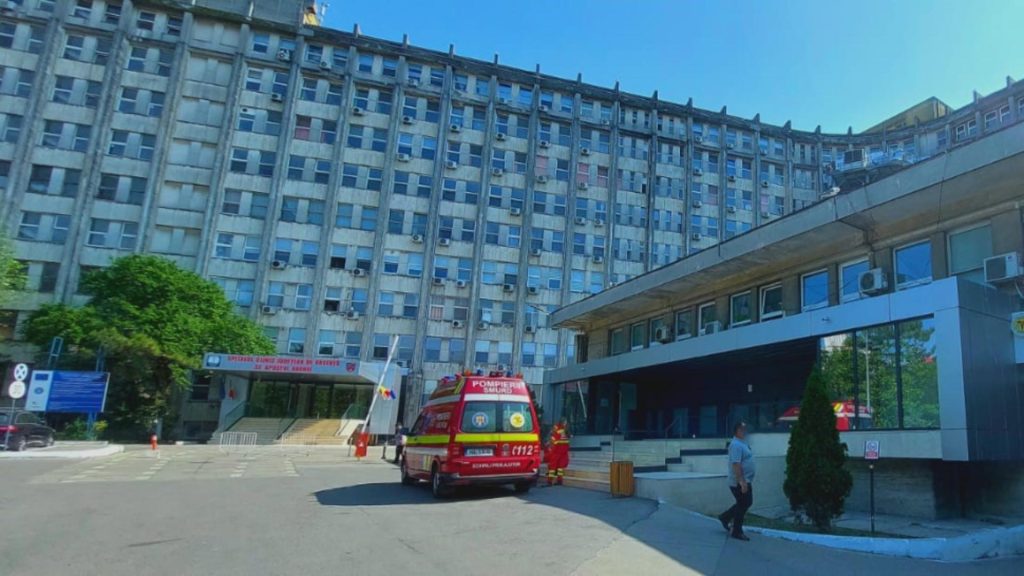 Focar de infectie la Spitalul Judetean Constanta Subsol plin de sobolani morti gunoaie si infiltratii
