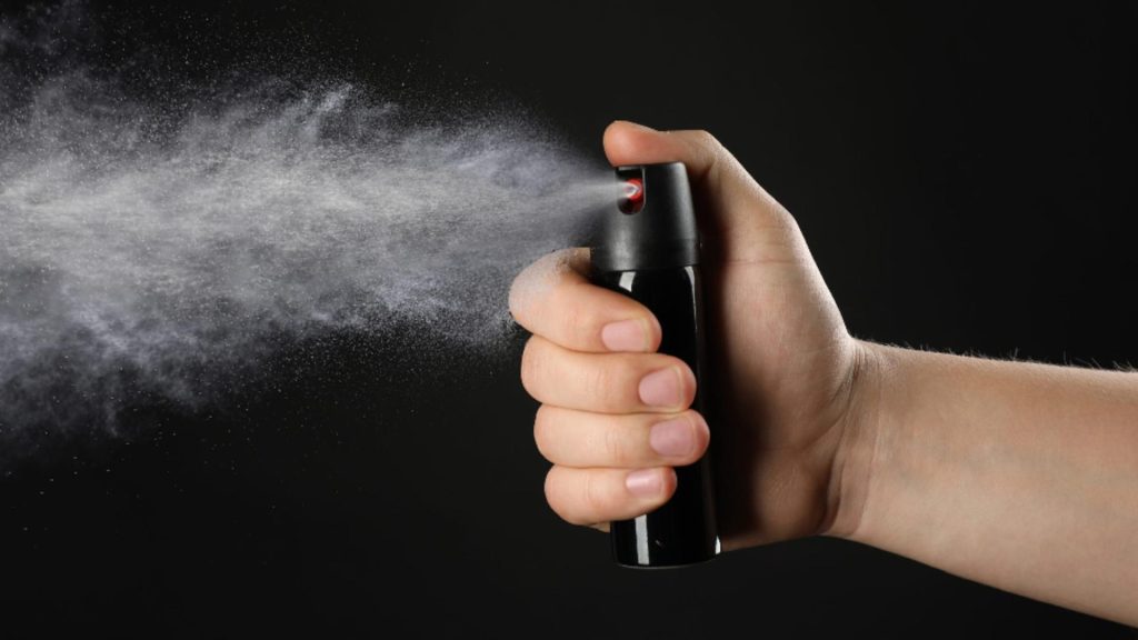 Incident grav la un liceu din Caracal Elevi spitalizati dupa spray paralizant