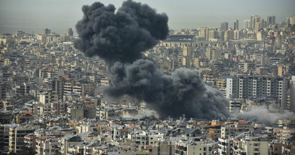 Israel a bombardat suburbiile sudice din Beirut