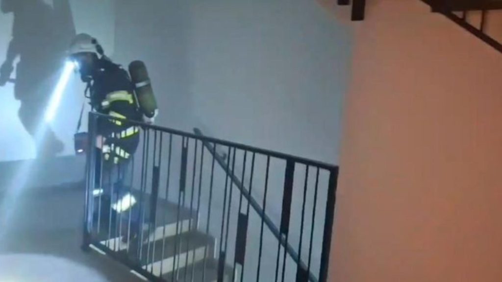 Panica intr un bloc din Timisoara Zeci evacuati dupa incendiu