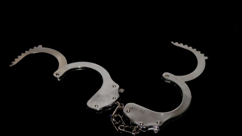 Profesor de sport arestat pentru agresiune sexuala sesizat de parinte
