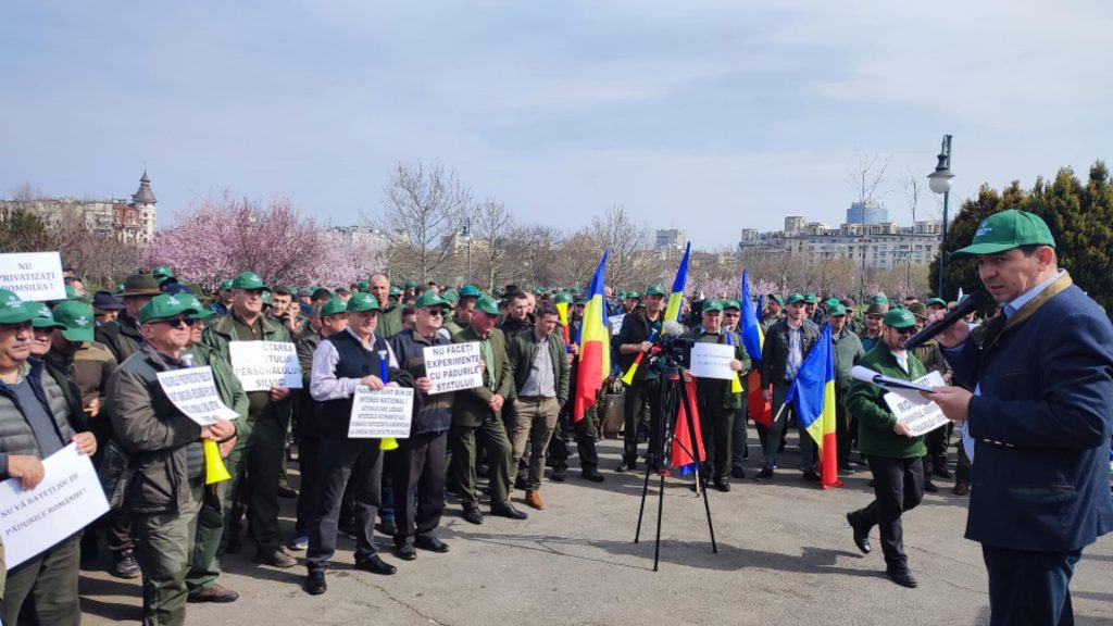 Protest in Piata Victoriei revendicarile silvicultorilor