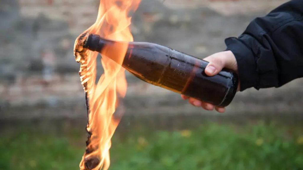 12 tineri cu Molotov si pistoale airsoft opriti la Baneasa