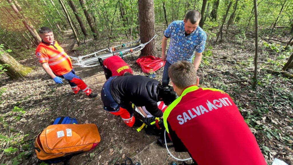 Adolescent de 14 ani salvat de salvamontisti dupa accident pe traseu de mountain bike