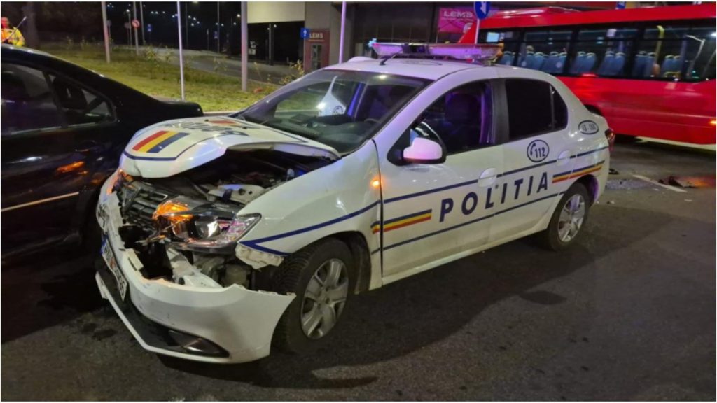 Autospeciala de Politie implicata in accident grav in Alba Iulia Doua persoane ranite