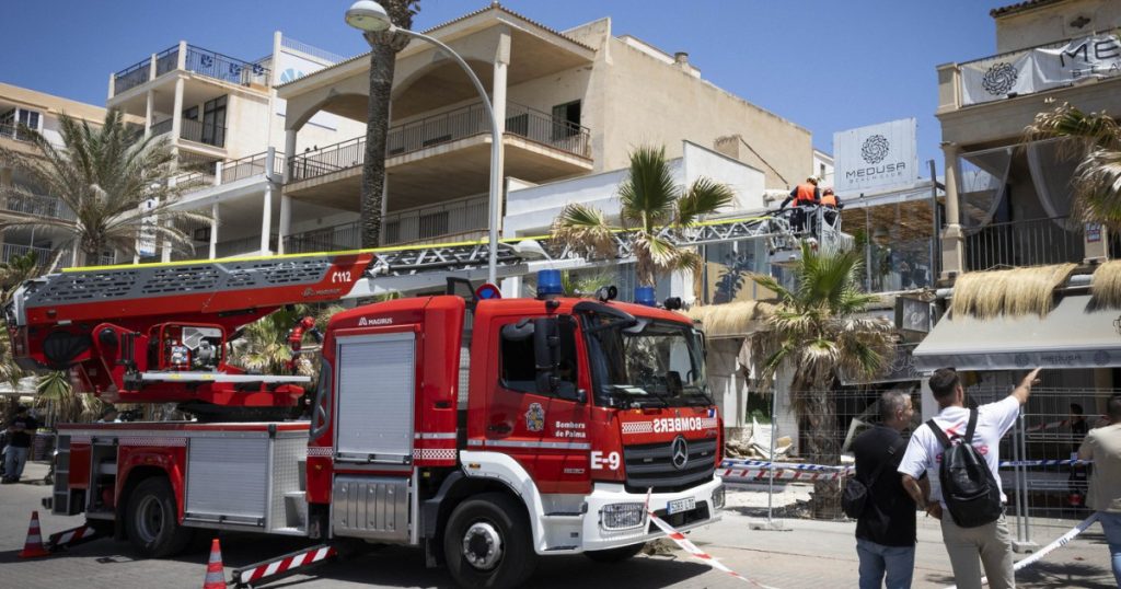 Cel putin 15 morti in Republica Dominicana dupa prabusirea acoperisului unui club de noapte un artist de merengue printre victime