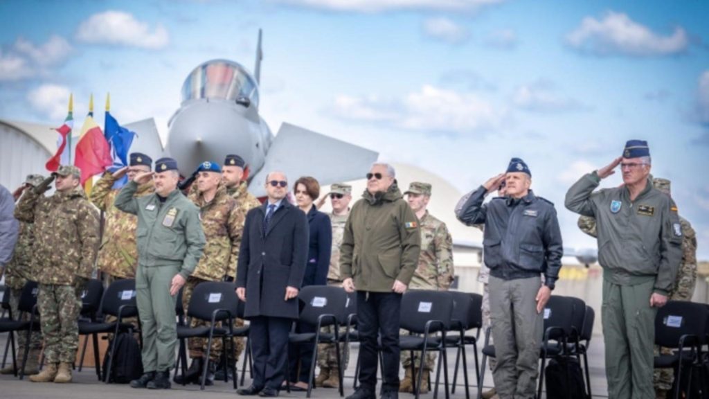 Forte noi la Baza Kogalniceanu Ministrul Apararii si ambasadorul Italiei la ceremonie