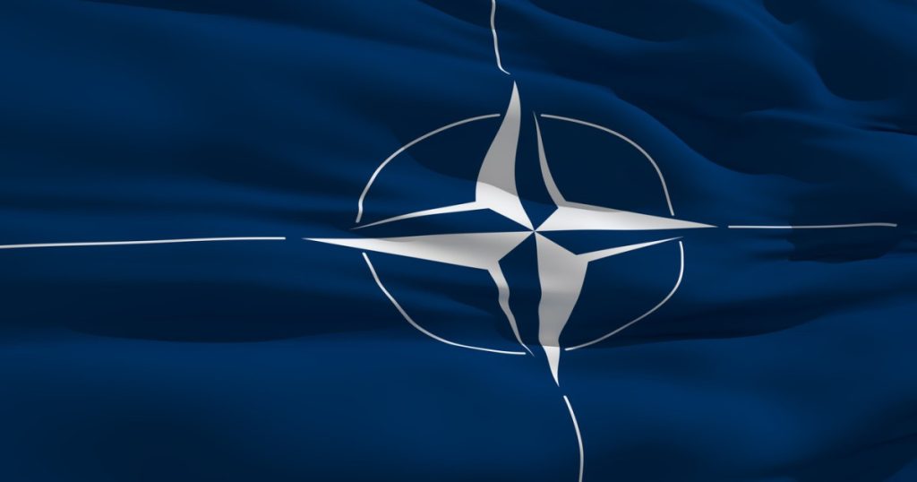 Membrii NATO au cheltuit 1300 miliarde dolari pe aparare
