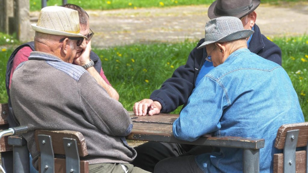 Pensionarii obligati sa returneze banii primiti necuvenit