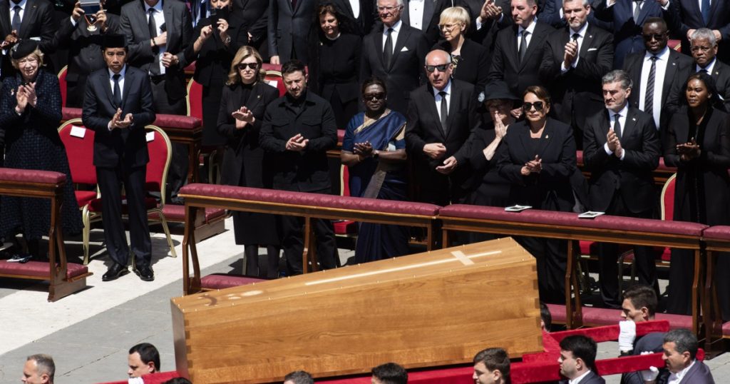 Protocolul Vaticanului incalcat pentru Zelenski loc special la funeraliile papei
