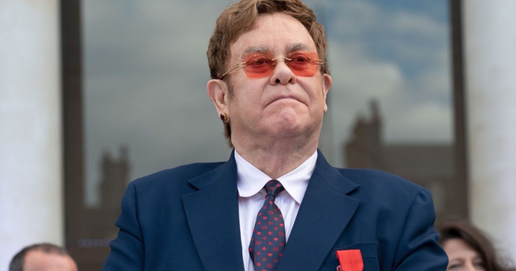 Rusia declara Fundatia Elton John SIDA indezirabila