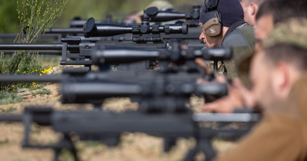 Ucraina lanseaza o platforma militara pentru achizitii de arme