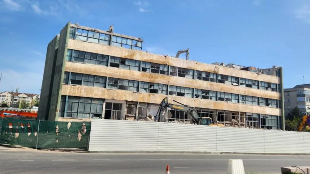 Un fost colos industrial al Romaniei distrus de buldozere Soarta Electroputere Craiova FOTO demolare