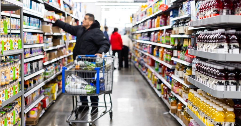 Un miliardar american indeamna la provizii esentiale