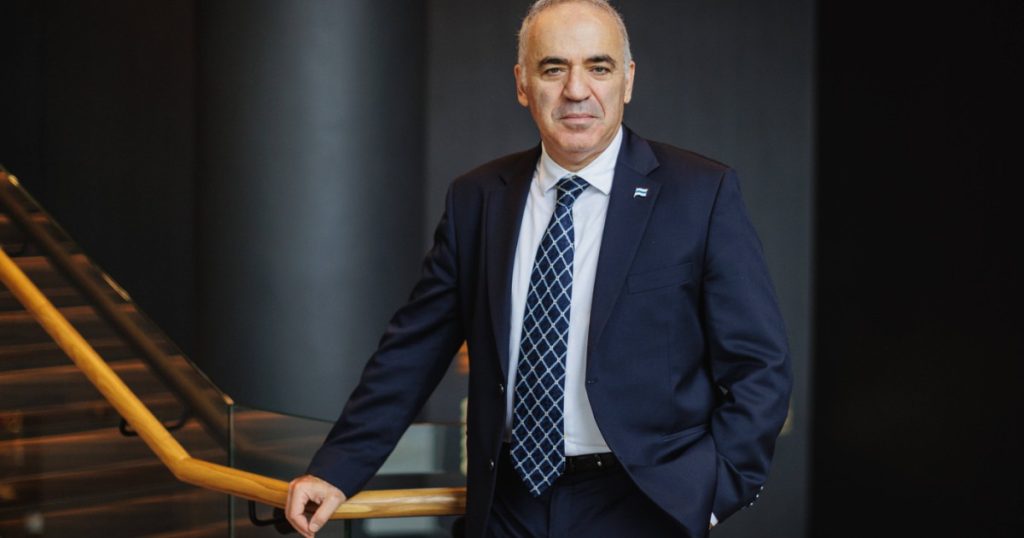 Garry Kasparov Pro democratia si anti establishmentul pot colabora