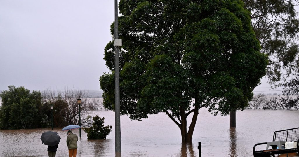 Inundatii devastatoare in Australia doi morti si localitati izolate