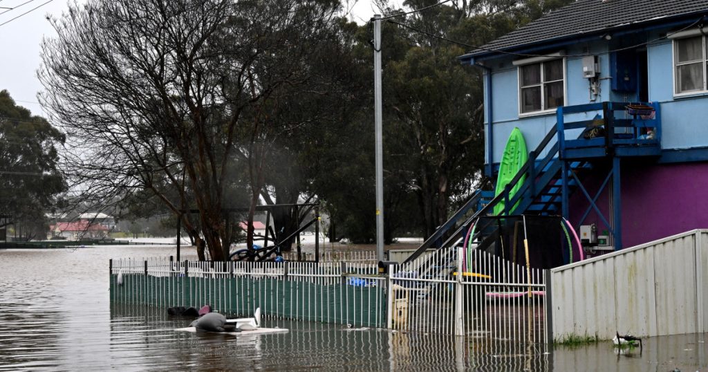 Inundatiile devastatoare din Australia localnicii pe acoperisuri
