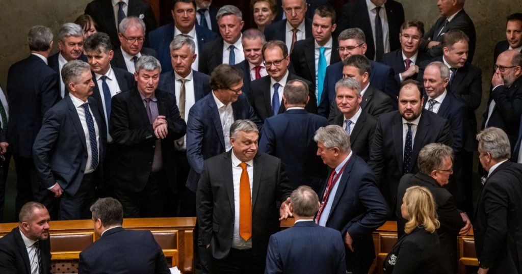 Partidul lui Viktor Orban vrea lega ca in Rusia pentru controlul societatii civile