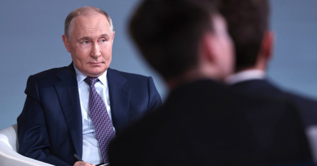 Putin recunoaste ca se gandeste la un succesor