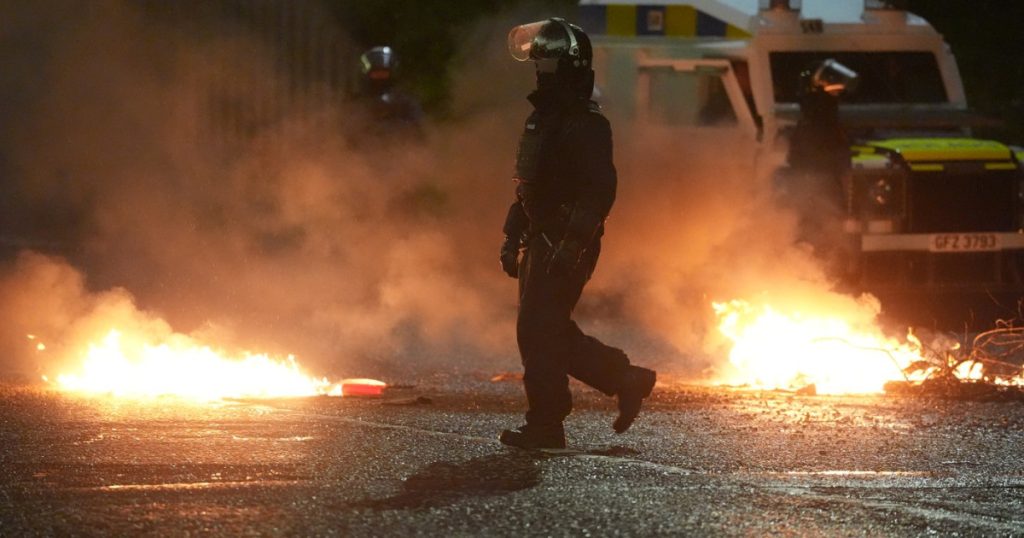 A cincea noapte de violente in Irlanda de Nord