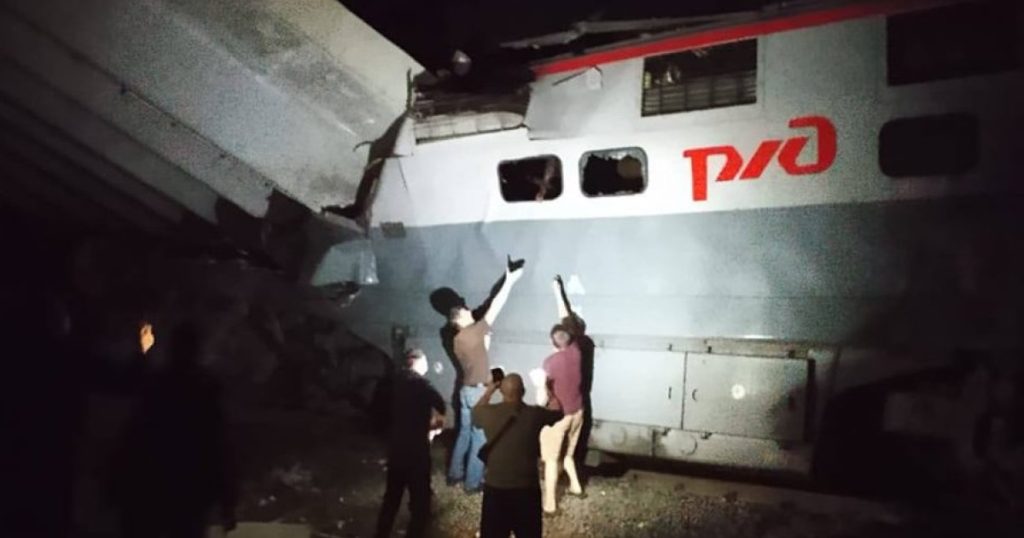 Accident in Rusia un pod a cazut peste tren