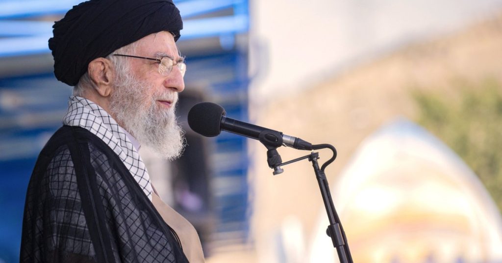 Ayatollahul incoltit Ali Khamenei si revolutia iraniana