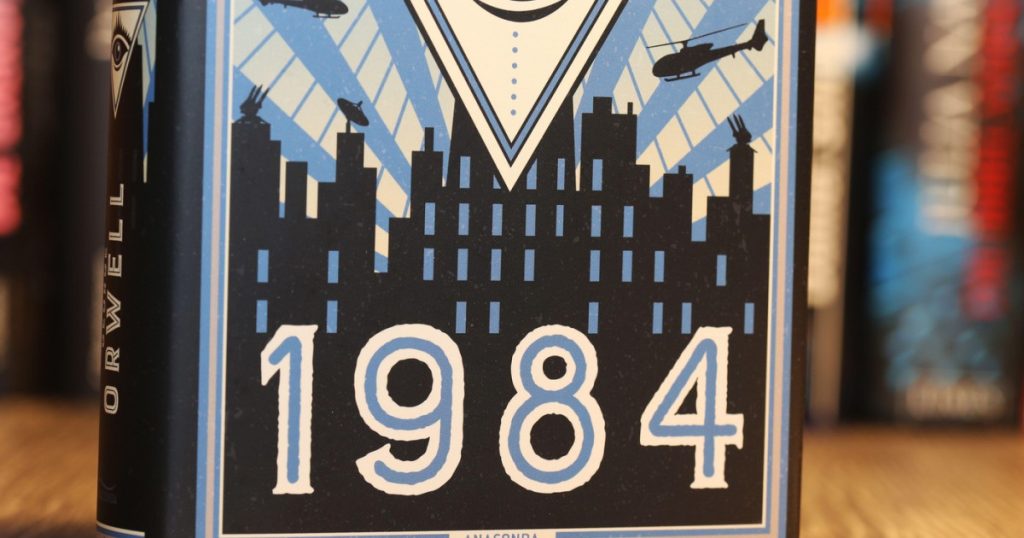 Cele mai furate carti in Rusia sunt 1984 si Constiutia