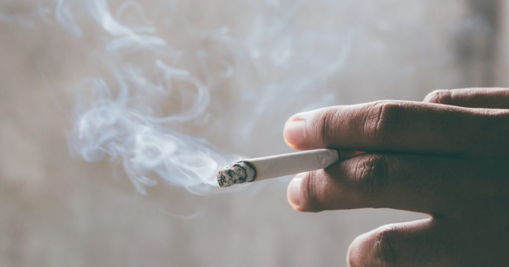 Franta extinde interdictia fumatului pe plaje