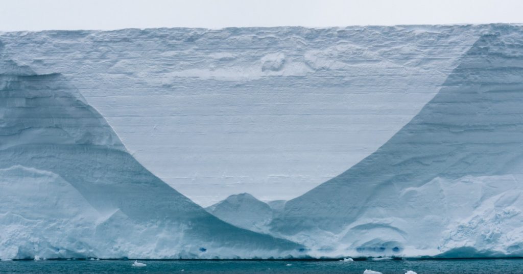 Impulsuri radio bizare din gheata Antarcticii bulverseaza stiinta