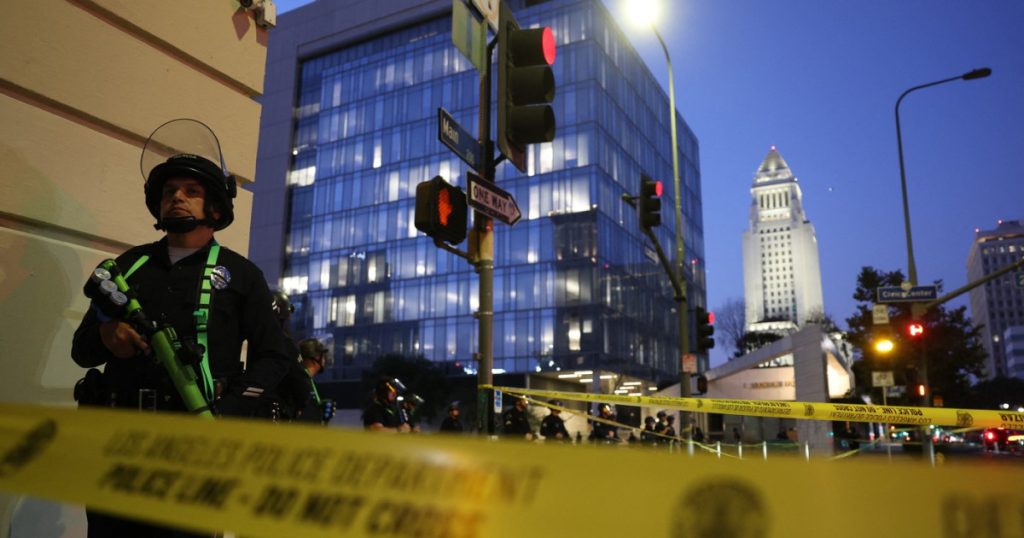 Stare de urgentana noaptea in Los Angeles arestari in masa