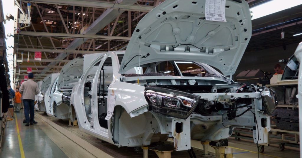 Avtovaz mare producator auto din Rusia vrea sa reduca saptamana de lucru