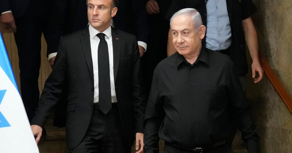 Cand America nu conduce Macron vrea sa preia