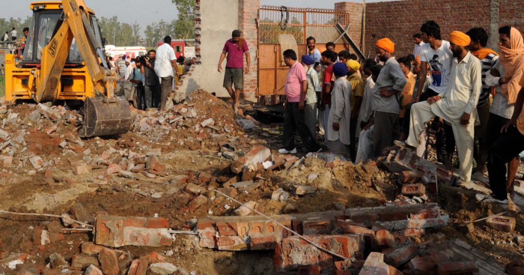 Explozie la o fabrica din India 34 de morti