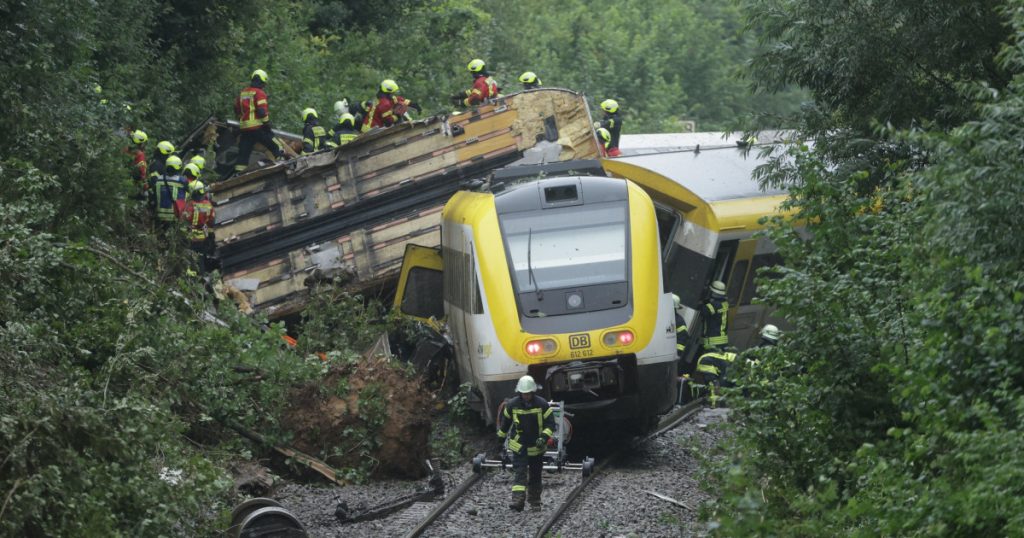 Germania Un tren cu 100 de pasageri a deraiat
