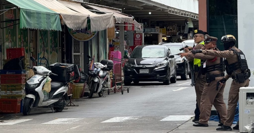 Impuscaturi in piata din Bangkok cel putin cinci morti