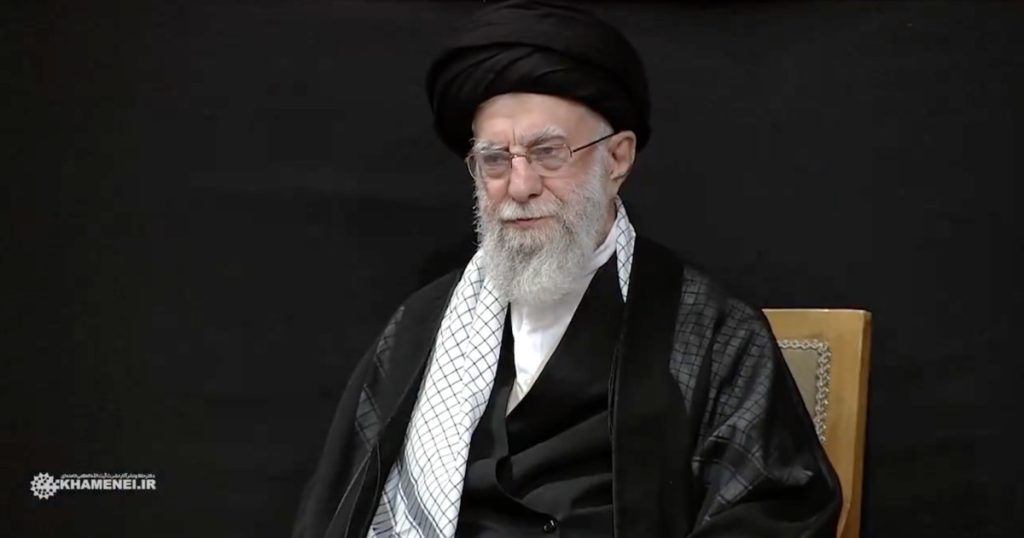 Prima aparitie publica a liderului iranian dupa razboi