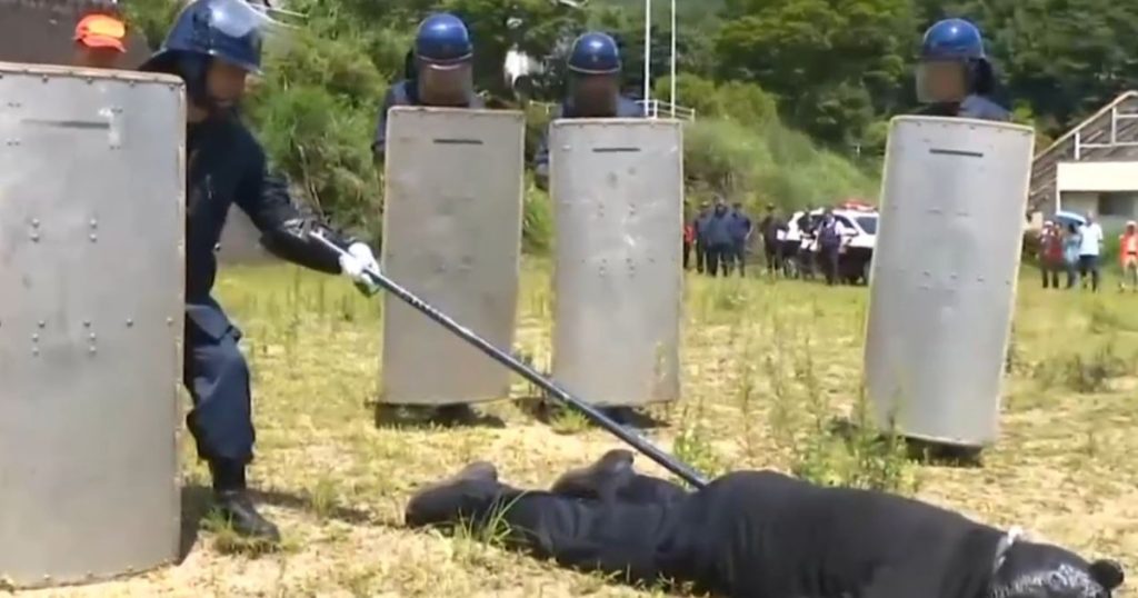 VIDEO Cum se desfasoara un exercitiu pentru atacurile ursilor in Japonia