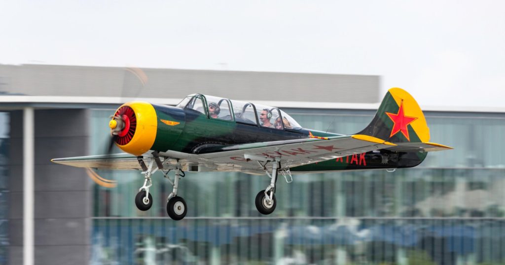 Avion IAK 52 doboara 120 de drone rusesti