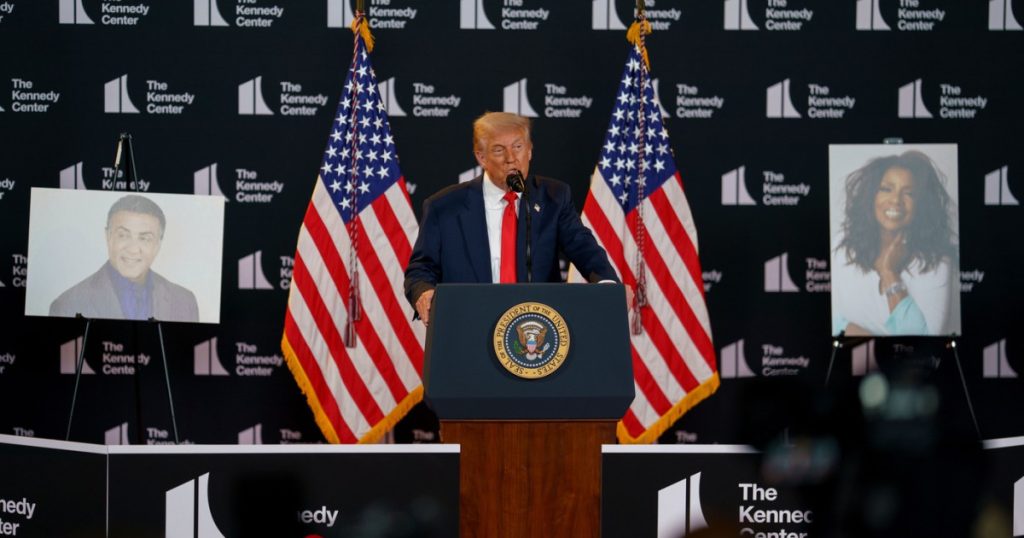 Donald Trump Am incheiat politica woke la Kennedy Center Sylvester Stallone si Gloria Gaynor premiati la Washington
