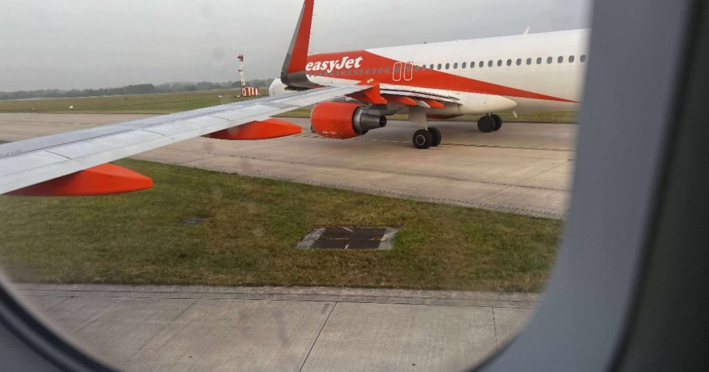 Doua avioane s au ciocnit pe aeroportul din Manchester
